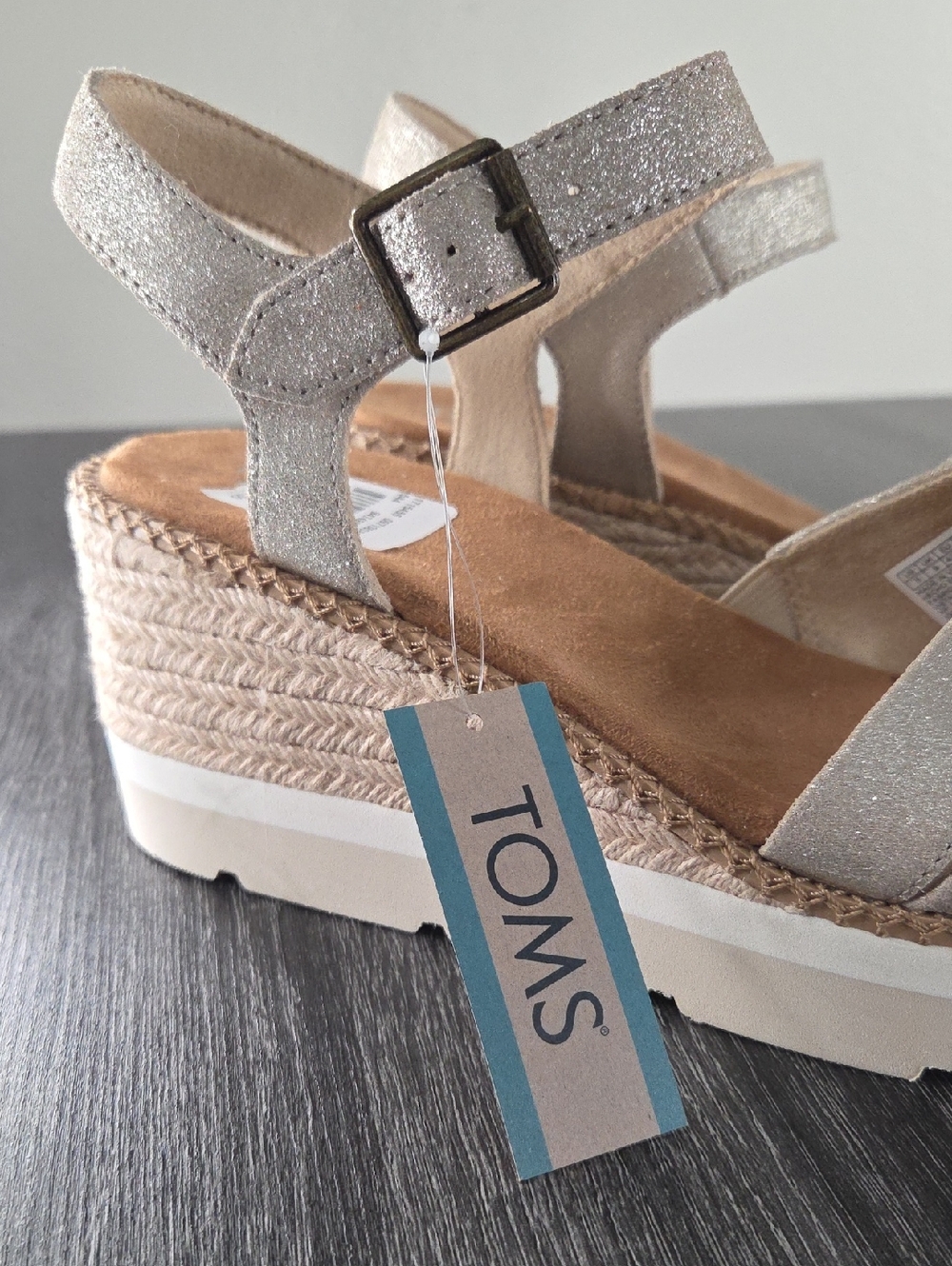 TOMS DARYA Silver Metalic Tan Platform Wedge Espadrille Sandals Size 11 - Picture 2 of 16